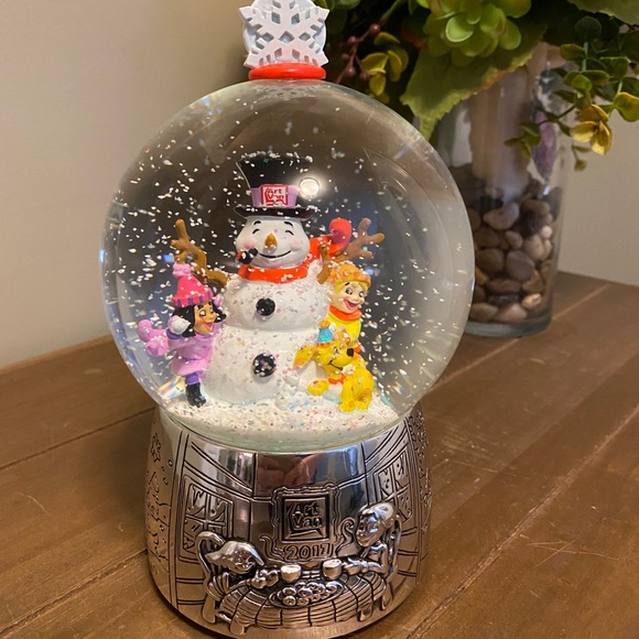 Art Van Frosty the Snowman Musical Snow Globe 2017 - Picture 4 of 9